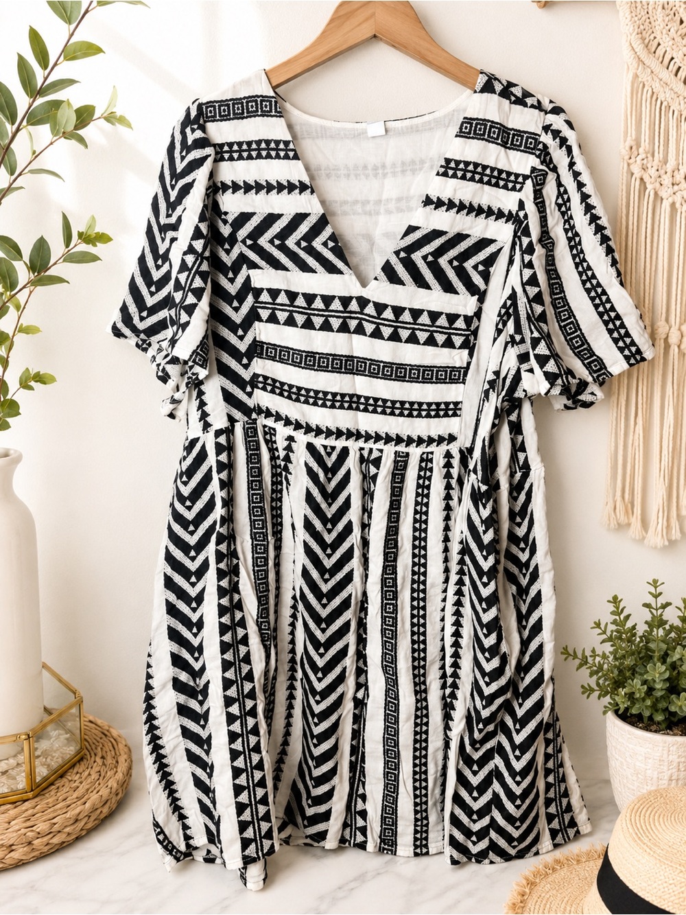 Old Navy Black and White Geometric V‑Neck Mini Dress